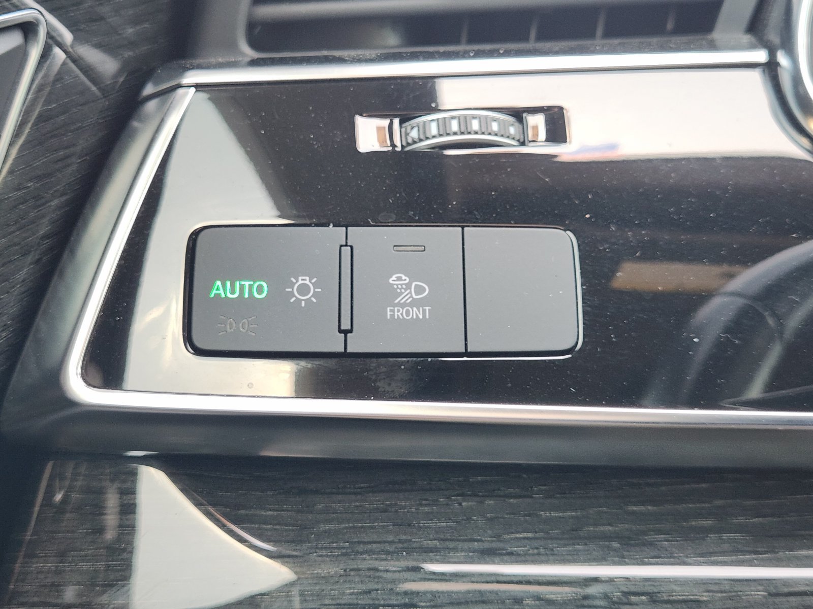 Used 2020 Audi Q8 Premium w/ Black Optic Package AWD/4WD image 24