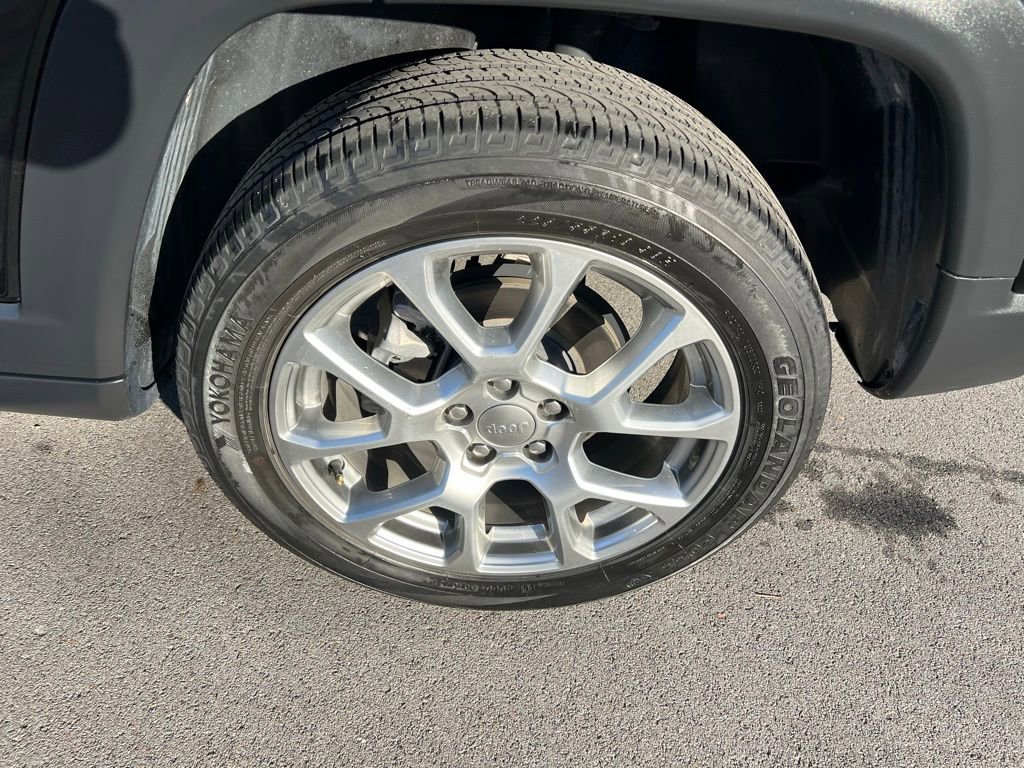 Used 2022 Jeep Compass Latitude image 14