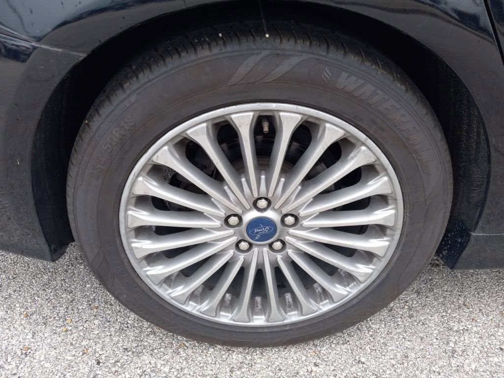 Used 2020 Ford Fusion SE FWD image 5