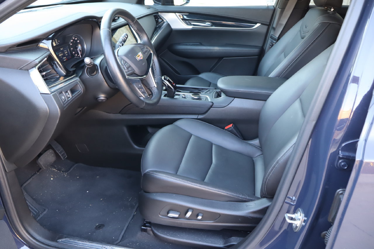 Used 2025 Cadillac XT5 Premium Luxury FWD image 17