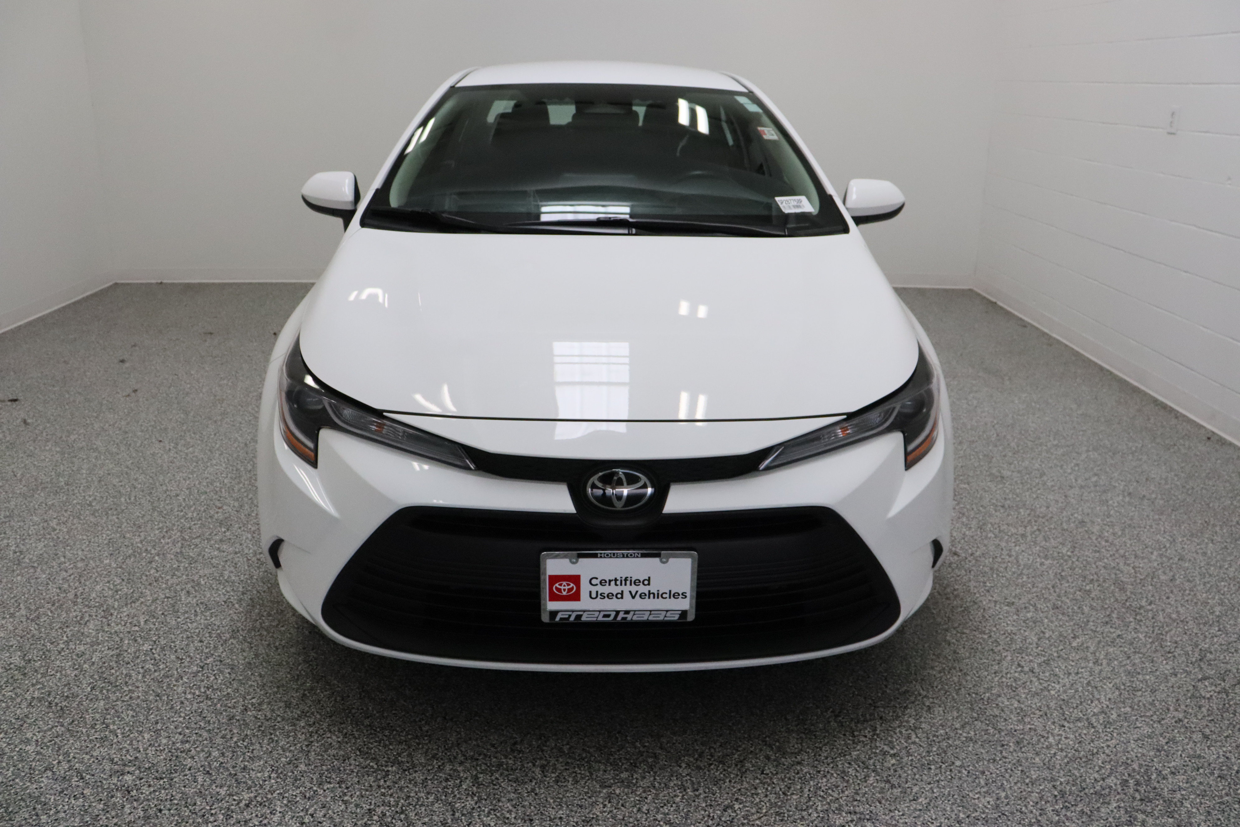 Used 2025 Toyota Corolla LE FWD image 3