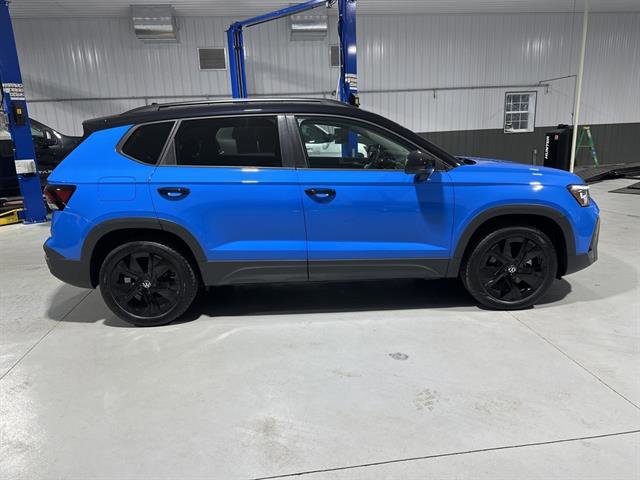 Certified 2025 Volkswagen Taos SE image 8