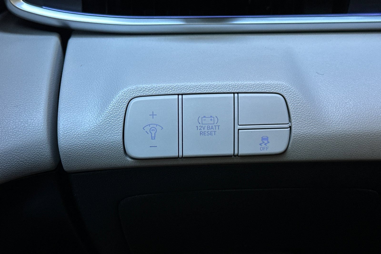 Used 2025 Hyundai Elantra Limited FWD image 36
