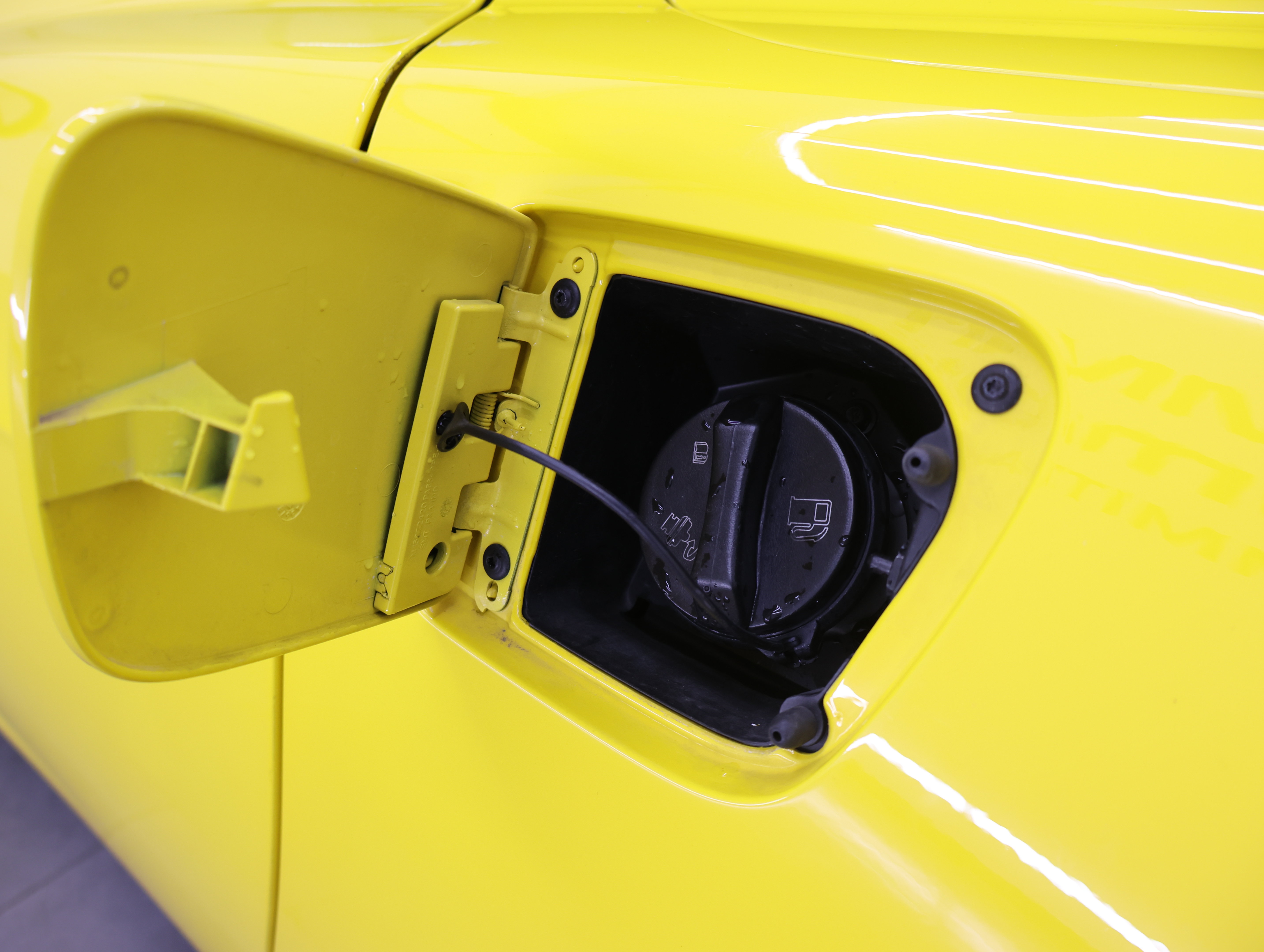 Used 2007 Chevrolet Corvette Coupe w/ Preferred Equipment Group RWD image 25