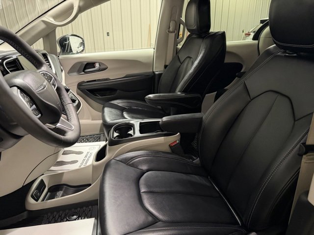 Used 2024 Chrysler Pacifica Touring-L w/ Road Tripper Package image 14