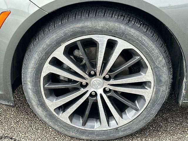 Used 2018 Buick Regal Essence w/ Driver Confidence Package #1 image 28