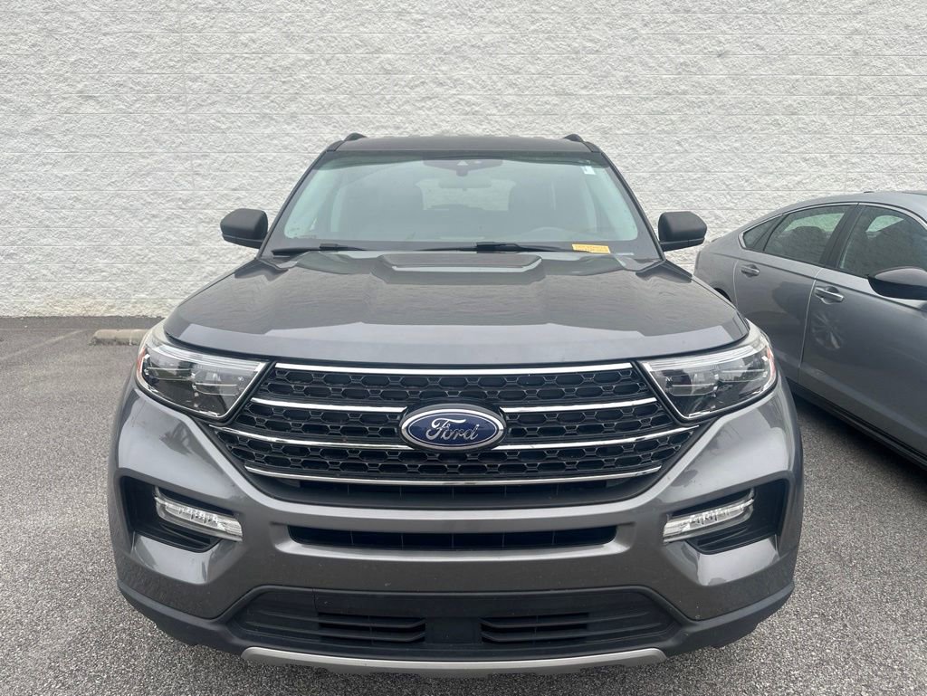 Used 2021 Ford Explorer XLT w/ Equipment Group 202A RWD image 2