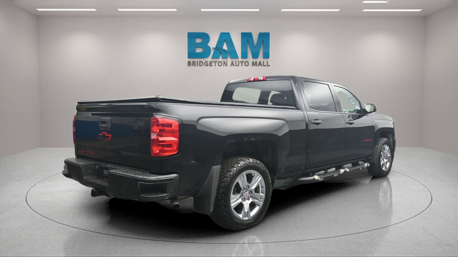 Used 2018 Chevrolet Silverado 1500 Custom w/ Custom Value Package image 6