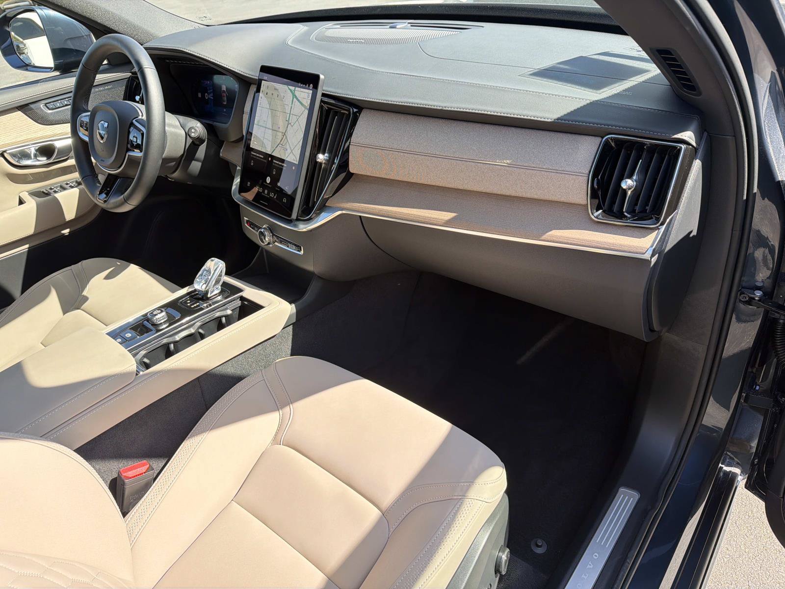 Used 2026 Volvo XC90 B6 Plus w/ Protection Package Premier AWD/4WD image 27