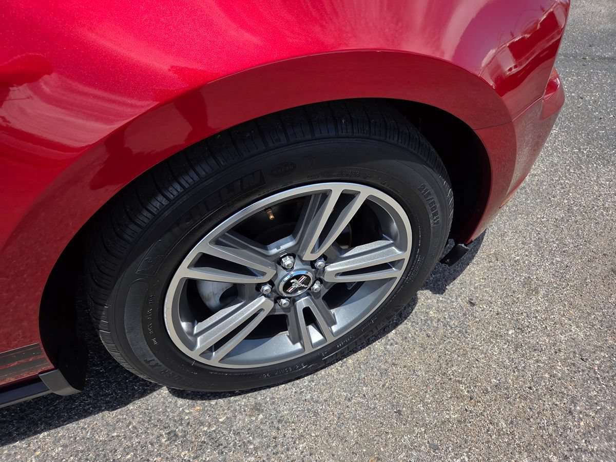 Used 2010 Ford Mustang Premium RWD image 33