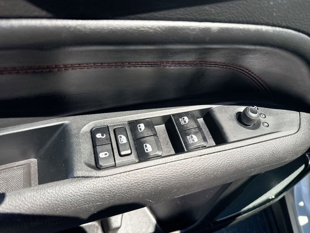 Used 2025 Jeep Compass Trailhawk image 13