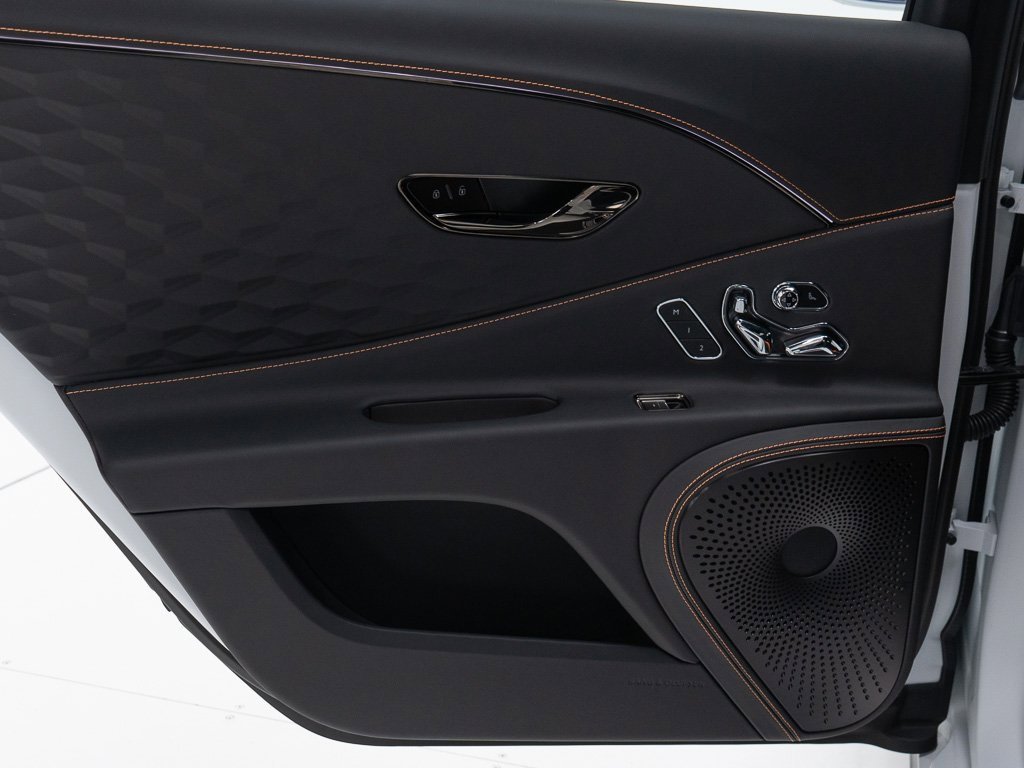 Used 2025 Bentley Flying Spur Plug-In Hybrid image 22