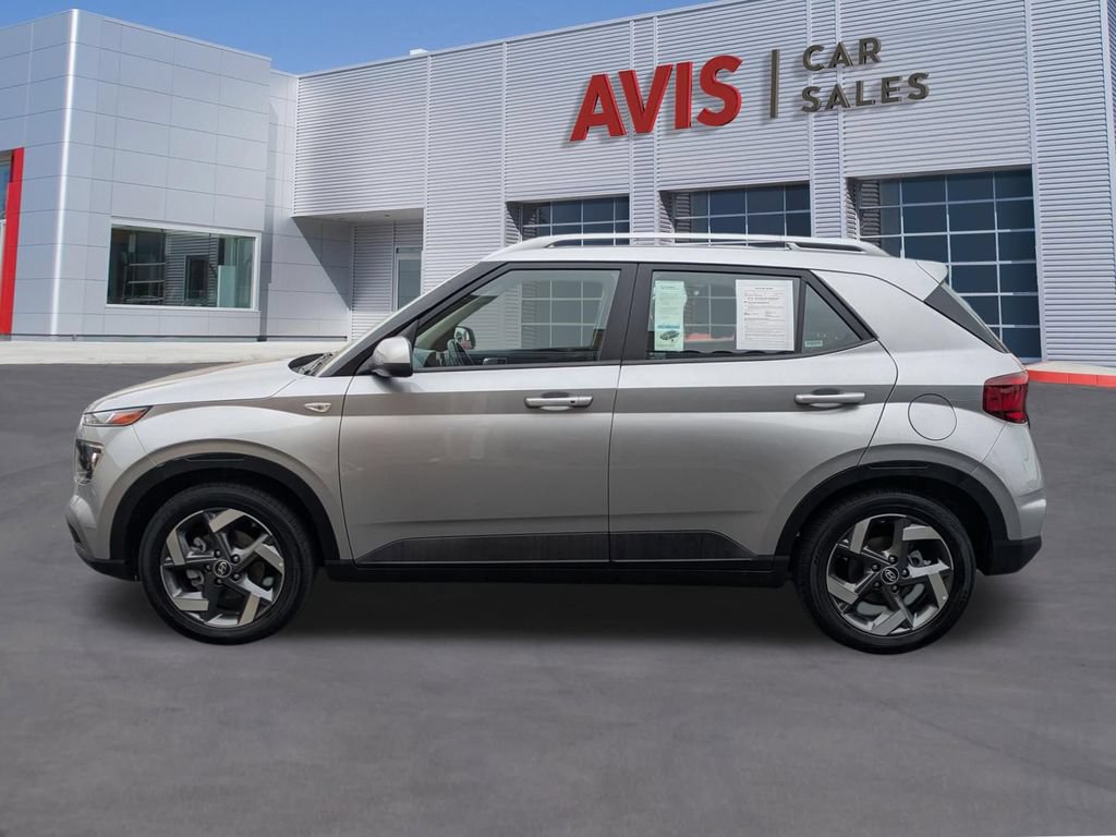 Used 2025 Hyundai Venue SEL FWD image 2