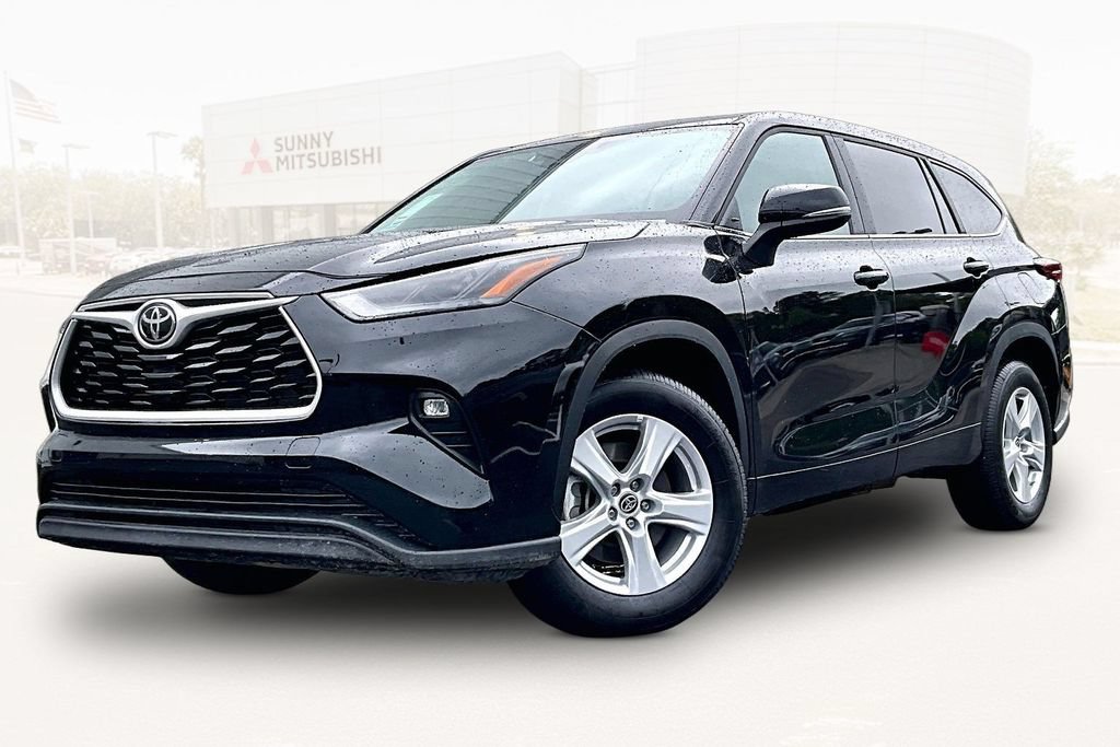 Used 2025 Toyota Highlander LE
