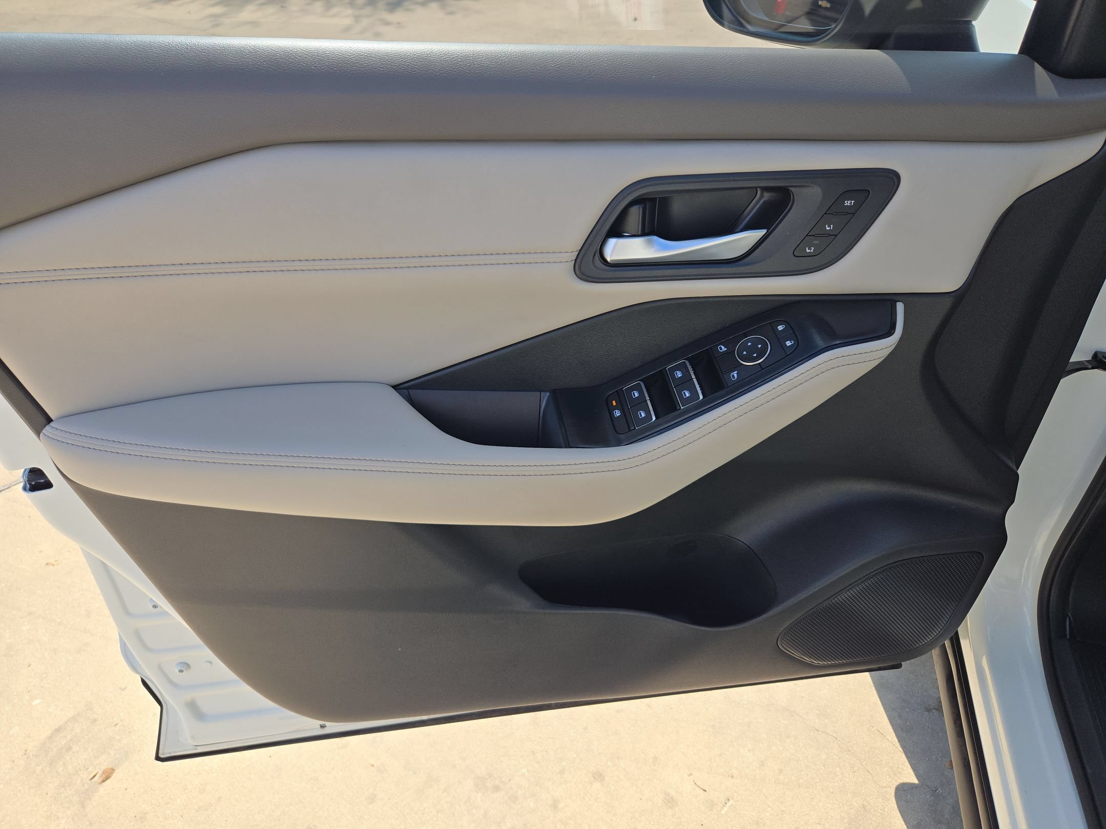 Used 2023 Nissan Rogue SL w/ SL Premium Package FWD image 12