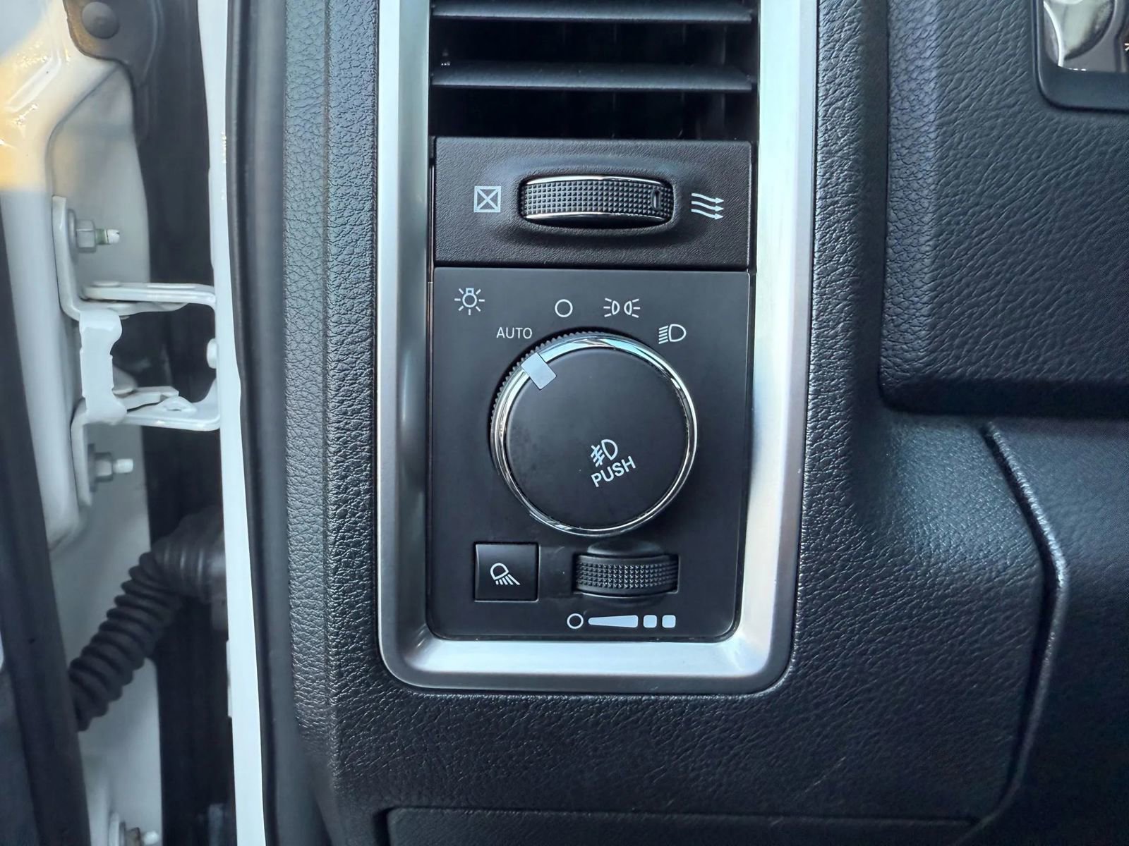 Used 2014 RAM 1500 Limited image 16