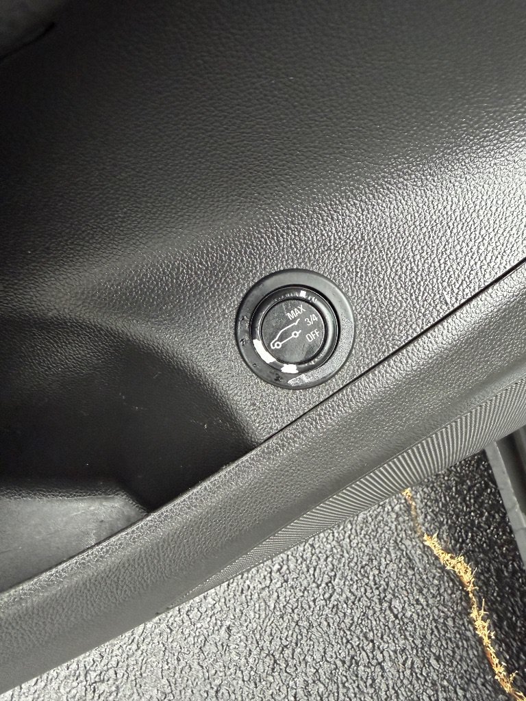 Used 2020 Buick Envision Essence FWD image 17