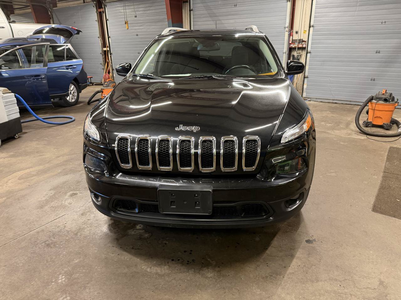 Used 2015 Jeep Cherokee Latitude w/ Cold Weather Group AWD/4WD image 2