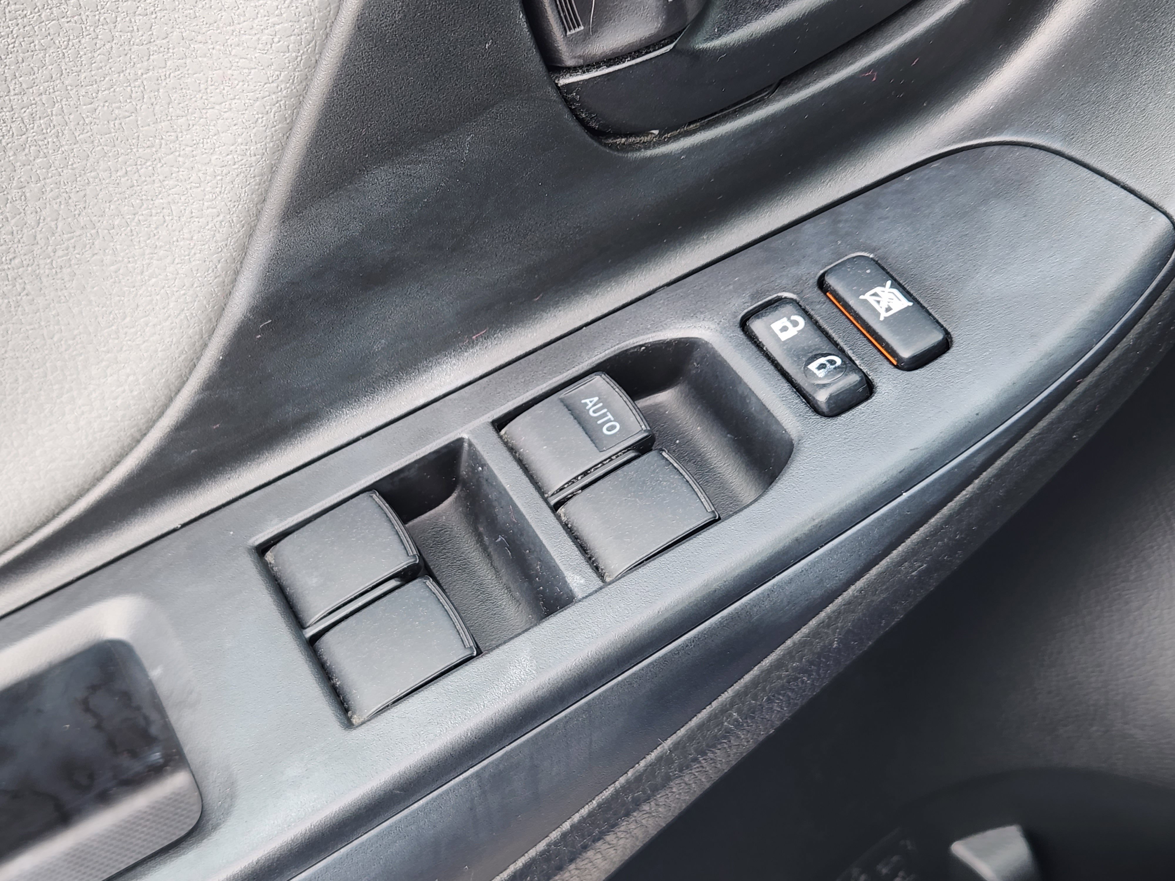 Used 2016 Toyota Yaris L image 28