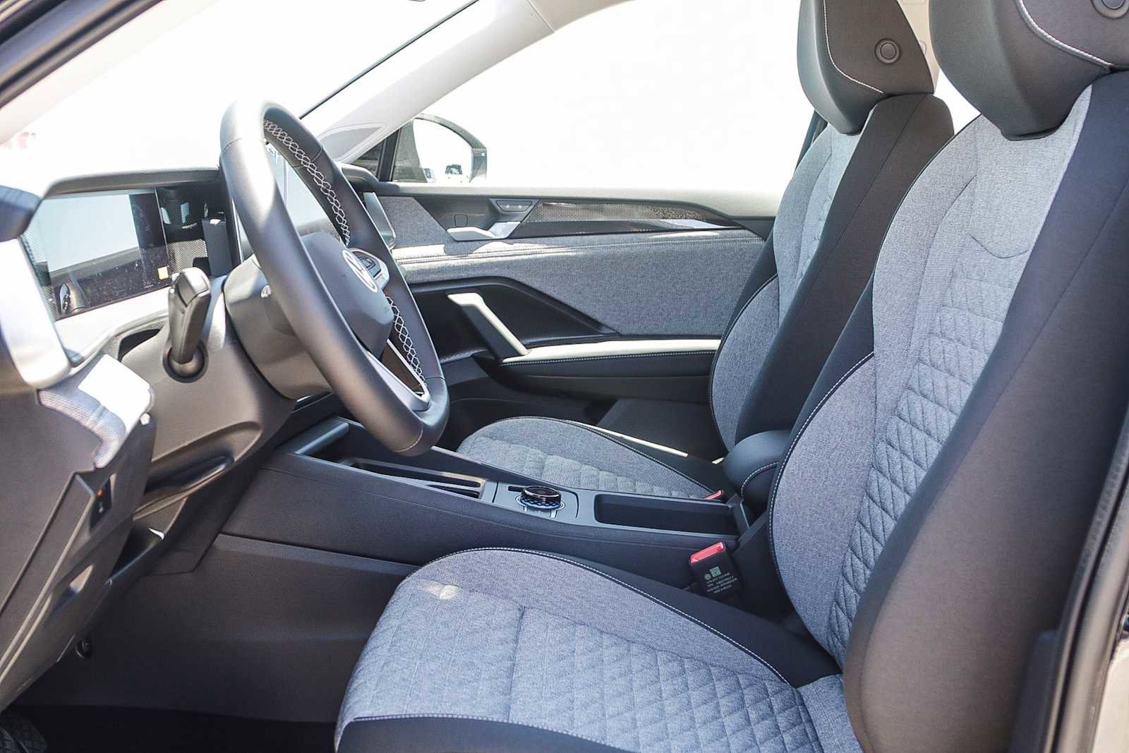 New 2025 Volkswagen Tiguan S w/ 18" Wheel Package image 18