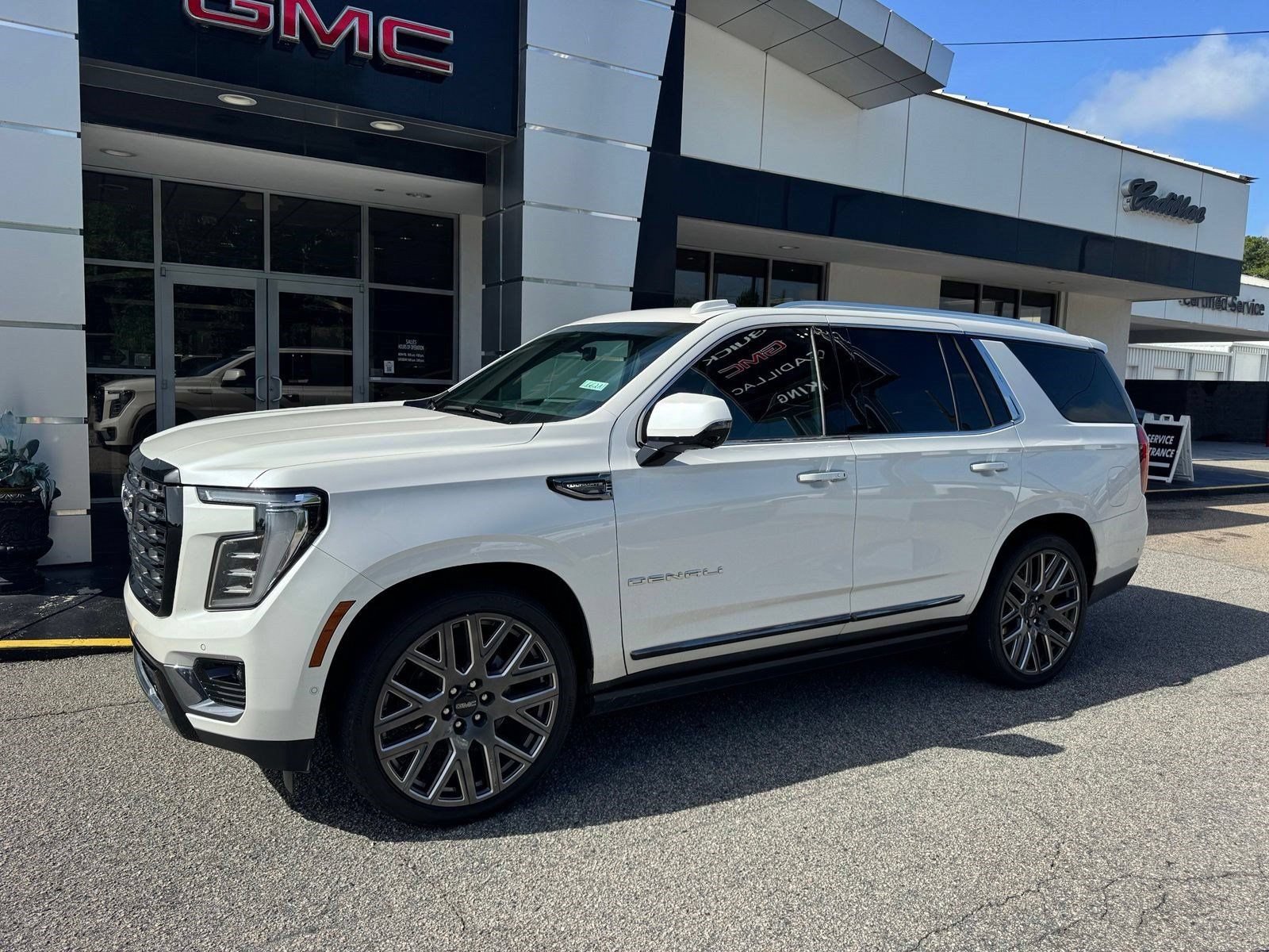 Certified 2025 GMC Yukon Denali Ultimate AWD/4WD image 2