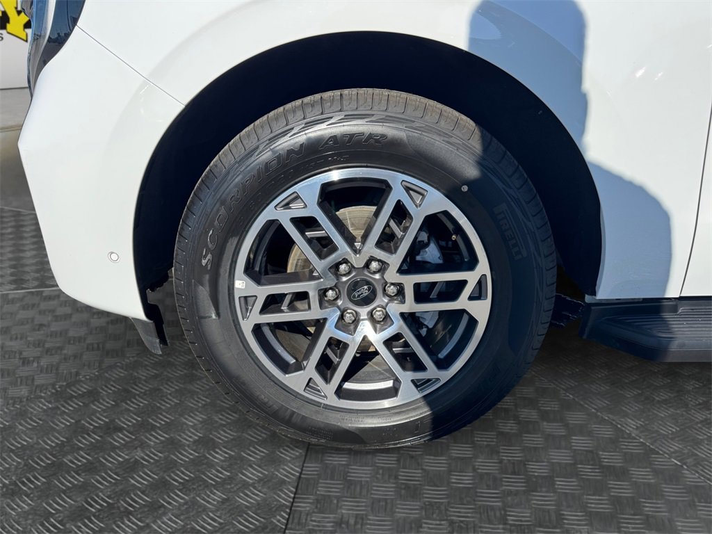 Used 2025 Ford Expedition Active image 14