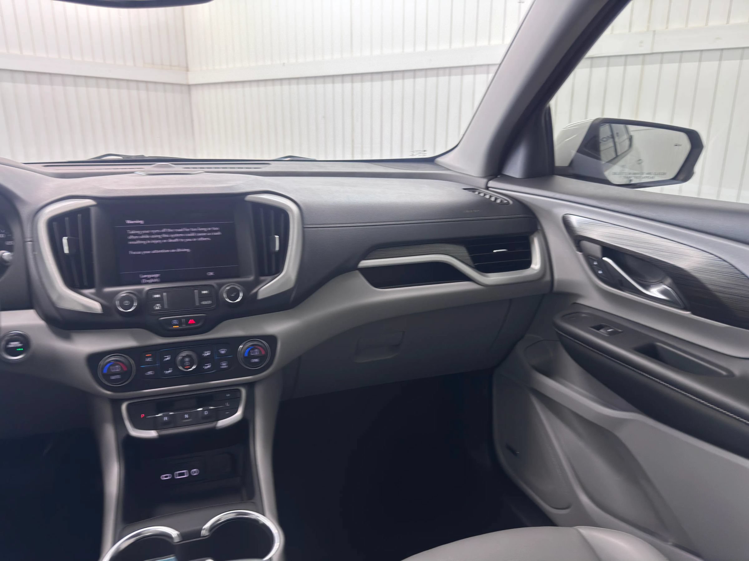 Used 2022 GMC Terrain SLT w/ Infotainment Package II FWD image 16