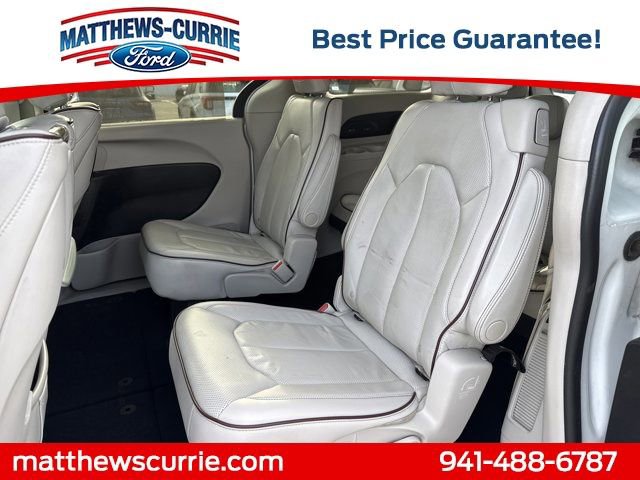 Used 2017 Chrysler Pacifica Limited image 12