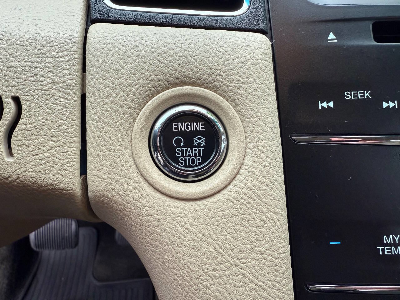 Used 2015 Ford Taurus SEL w/ Equipment Group 201A image 24