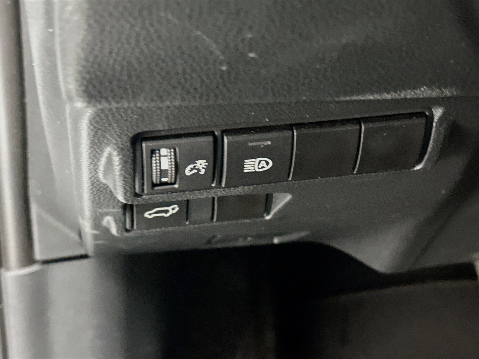 Used 2024 Toyota Corolla Cross XLE w/ Convenience Package image 17