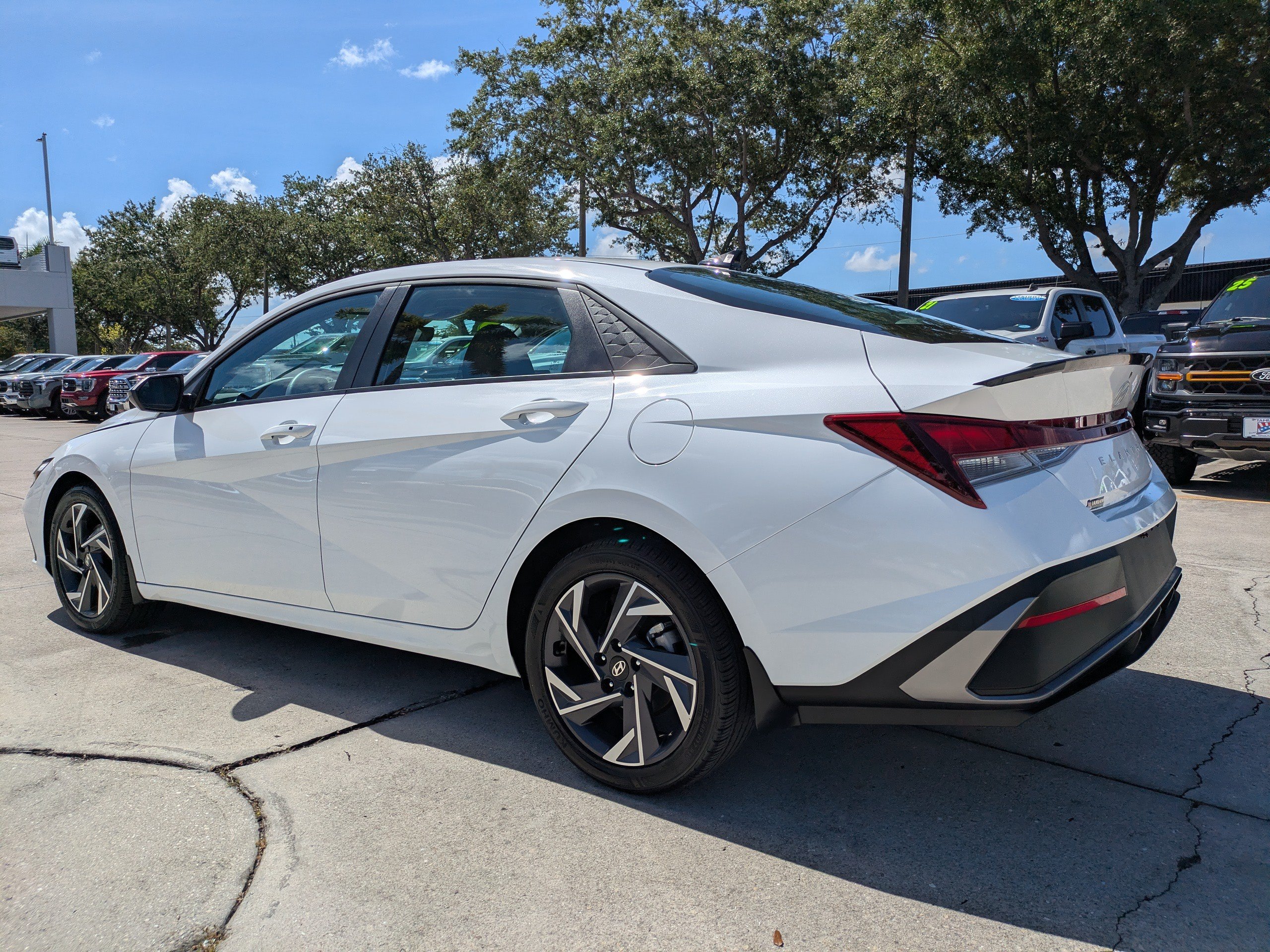 Used 2025 Hyundai Elantra Sport FWD image 6