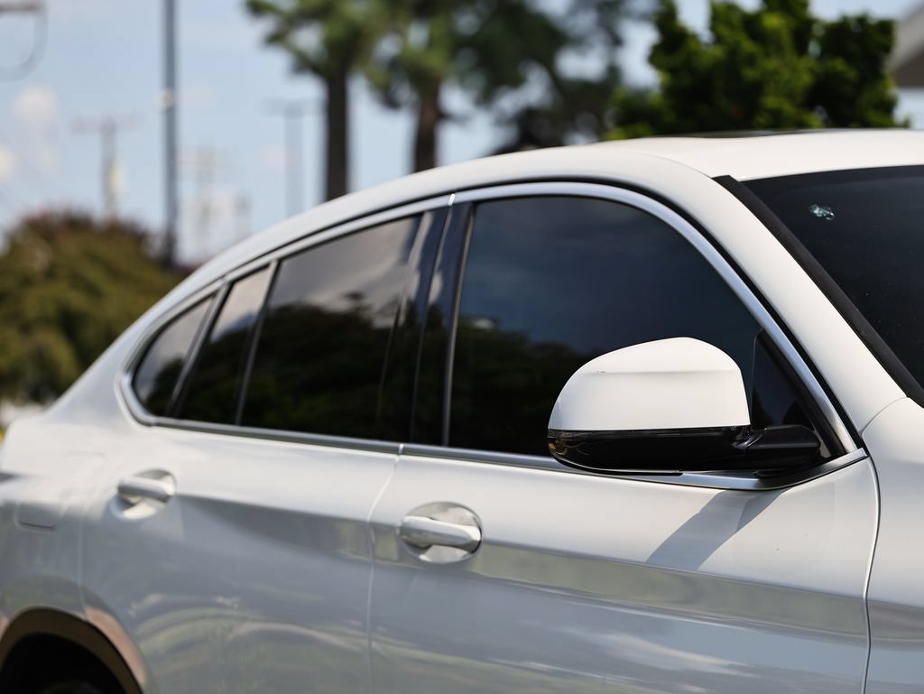 Used 2020 BMW X4 xDrive30i w/ Premium Package AWD/4WD image 3