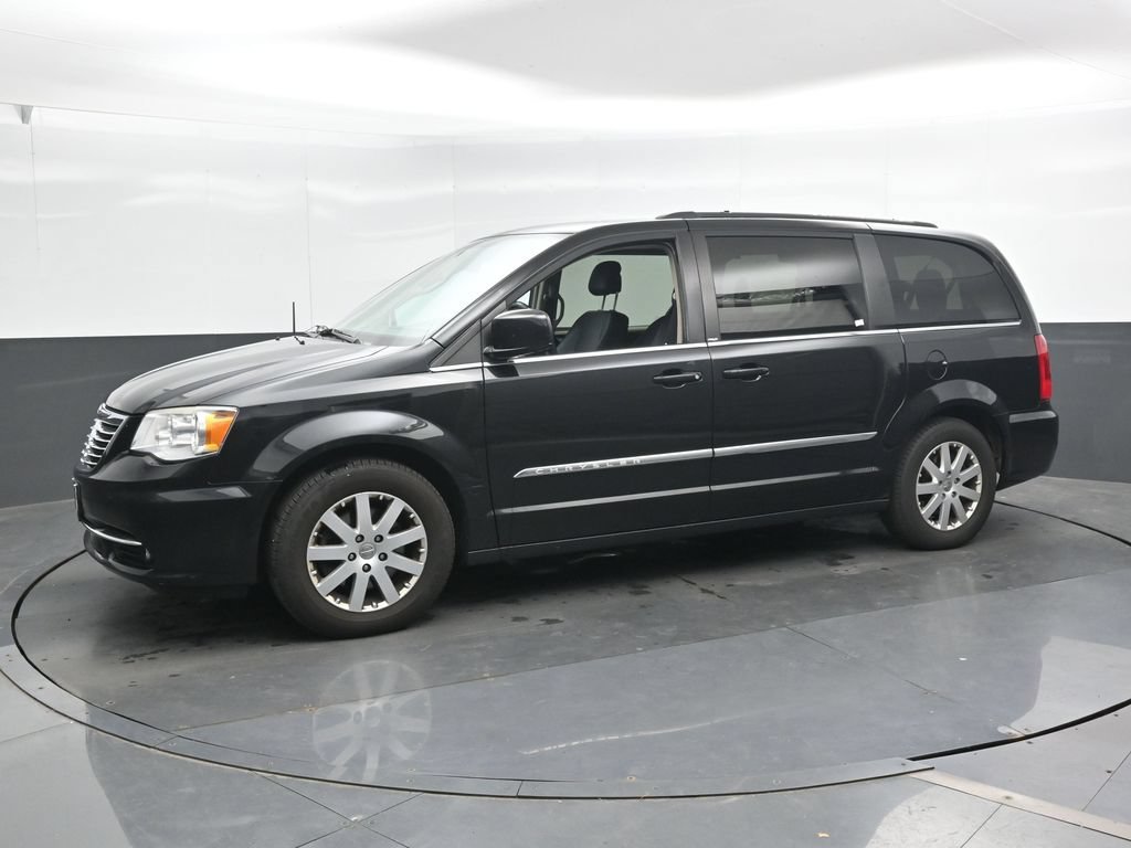 Used 2014 Chrysler Town & Country Touring FWD image 8