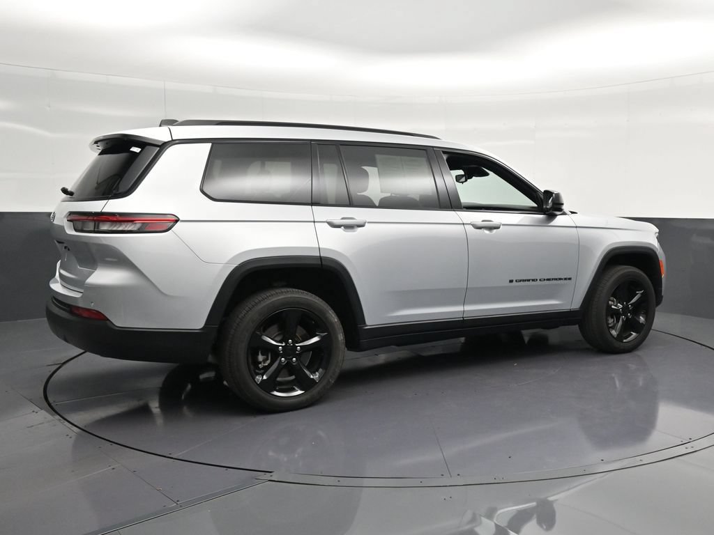 Used 2024 Jeep Grand Cherokee L Laredo AWD/4WD image 3