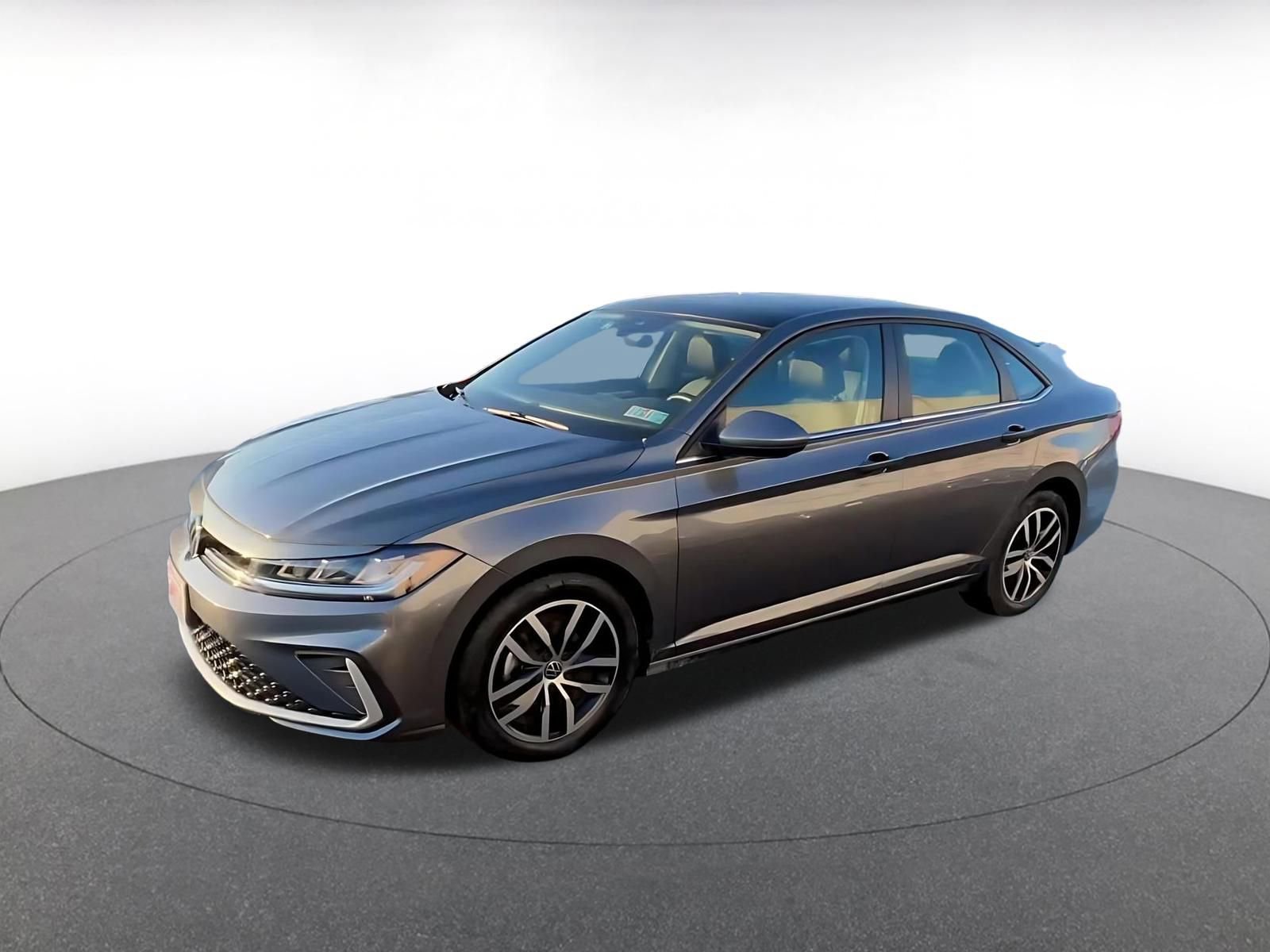 Used 2025 Volkswagen Jetta SE image 8