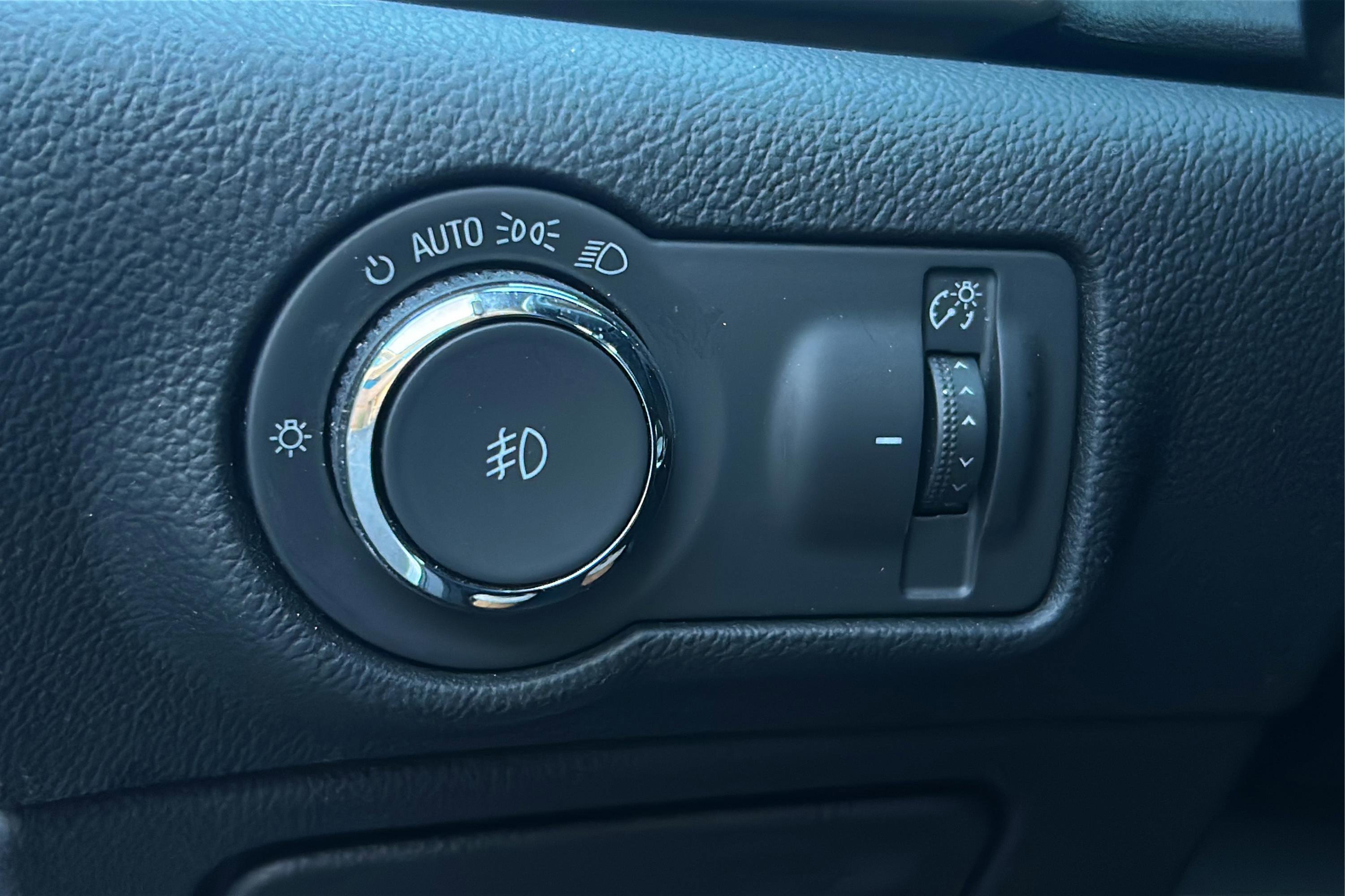 Used 2016 Buick Verano Convenience w/ Driver Confidence Package image 36