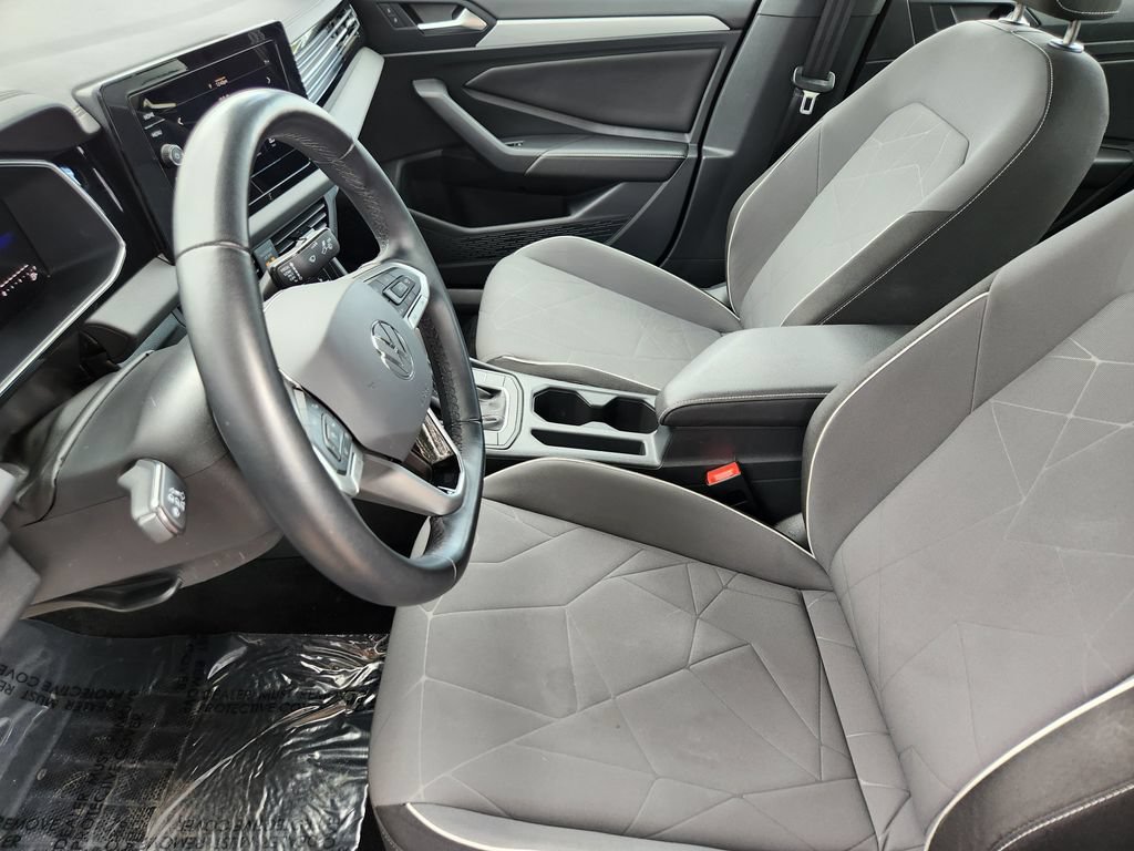 Used 2025 Volkswagen Jetta Sport FWD image 4