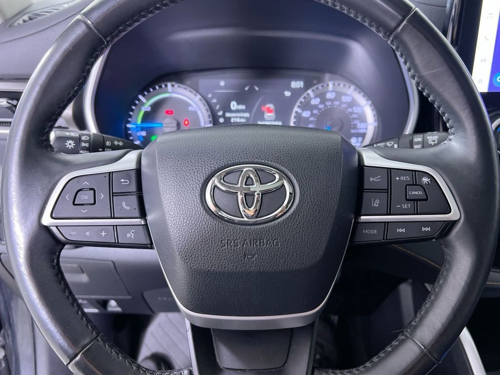 Used 2023 Toyota Highlander Bronze Edition image 16