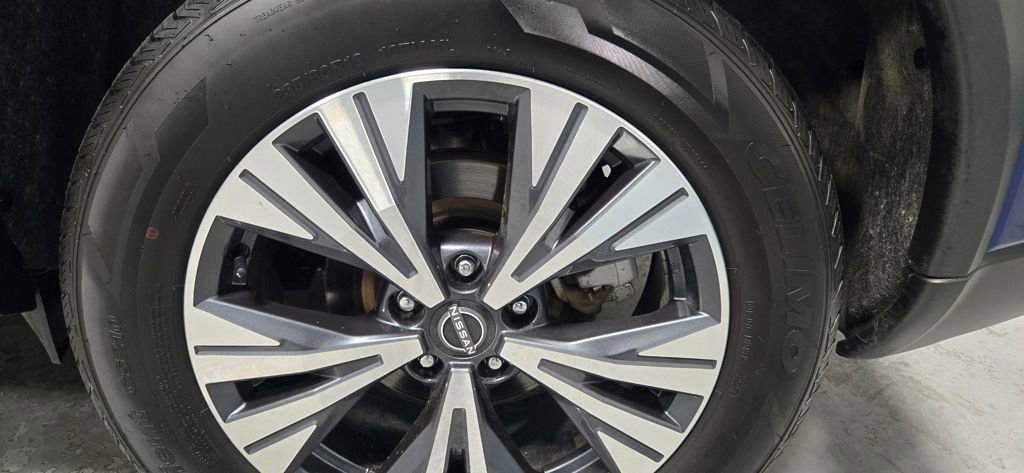 Used 2023 Nissan Rogue SV image 46