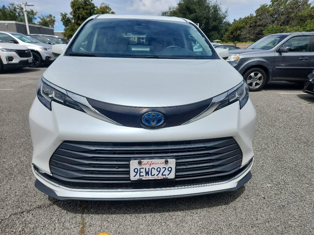 Used 2023 Toyota Sienna XLE FWD image 8