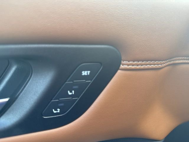 Used 2023 Nissan Pathfinder Platinum w/ Cargo Package AWD/4WD image 31