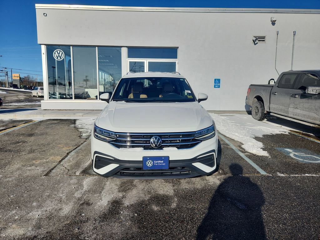 Certified 2024 Volkswagen Tiguan SE image 2