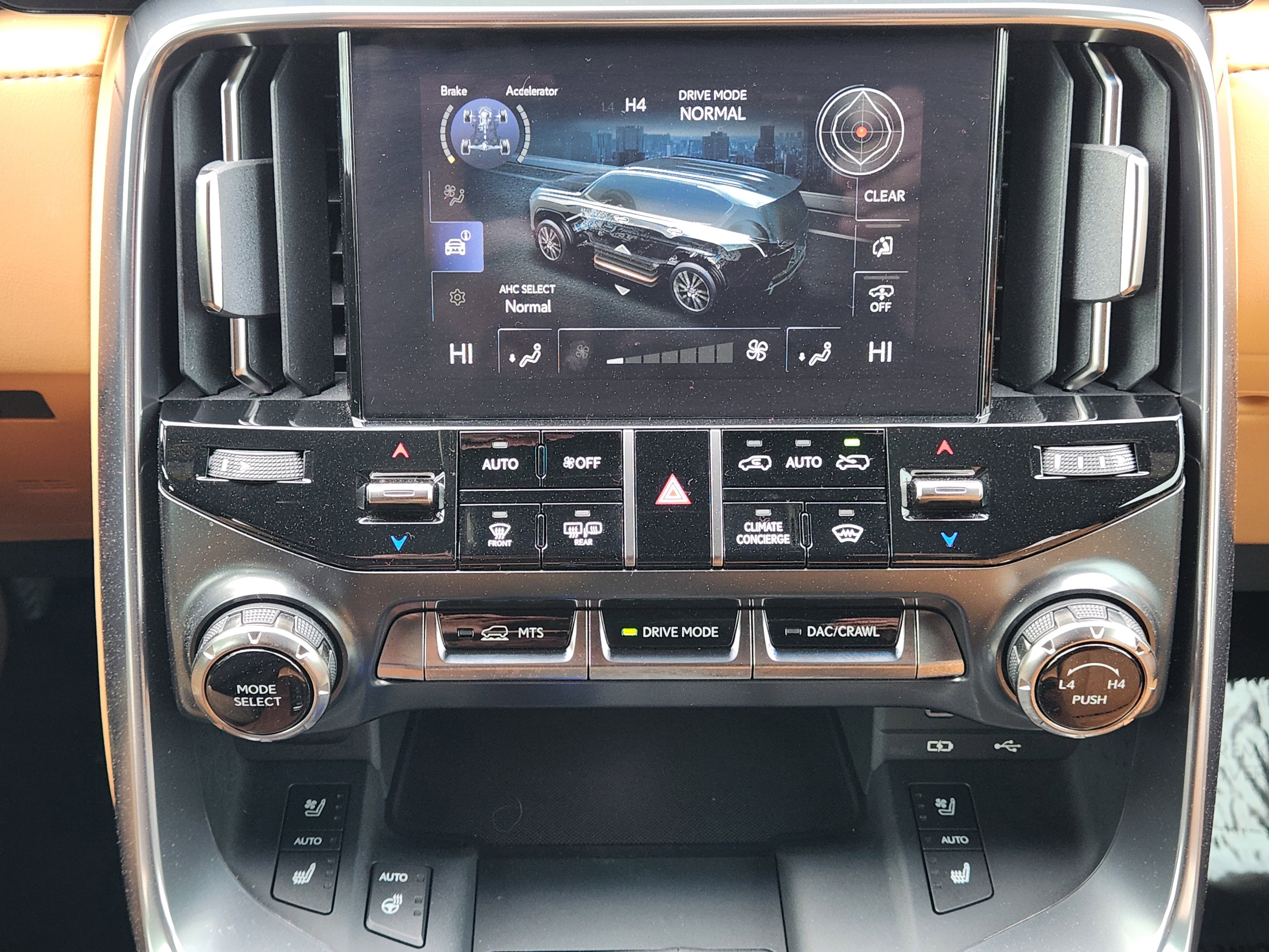 Used 2025 Lexus LX 600 4WD w/ Luxury Package image 20