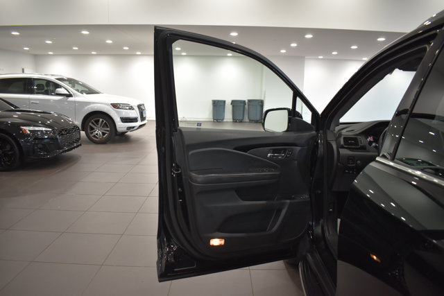 Used 2017 Honda Pilot Touring image 9