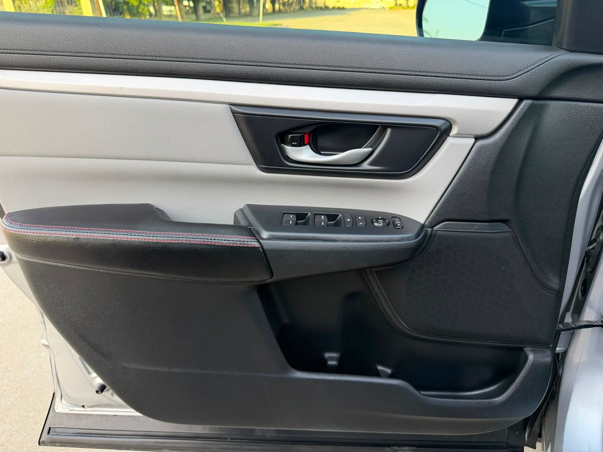Used 2018 Honda CR-V LX image 12