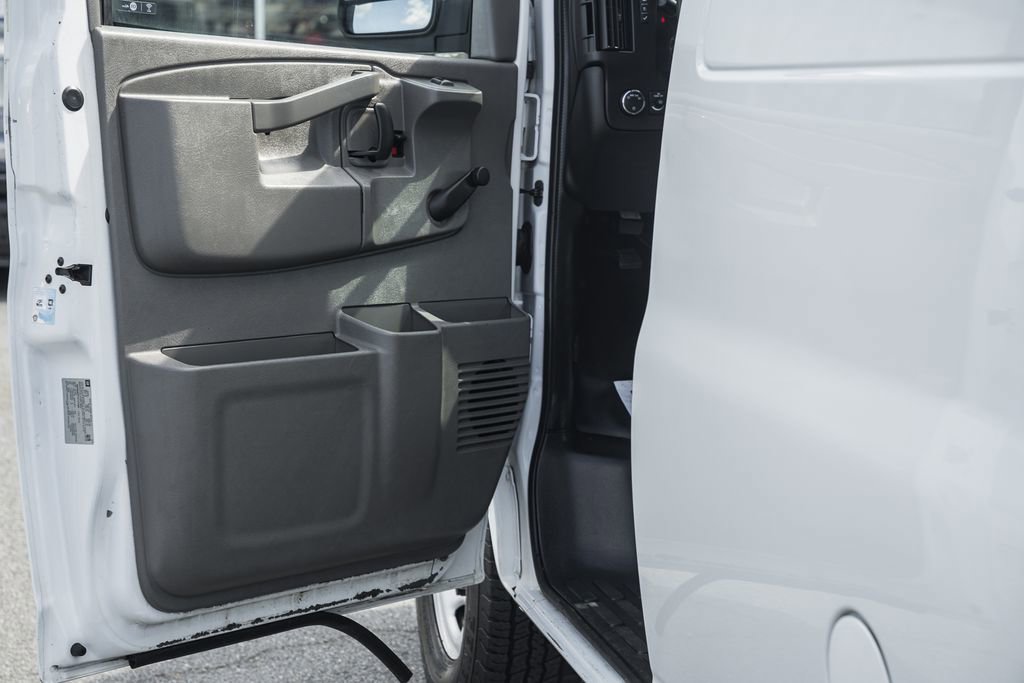 Used 2018 Chevrolet Express 2500 RWD image 28