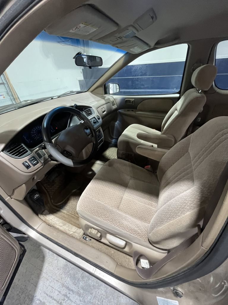 Used 2003 Toyota Sienna CE image 2