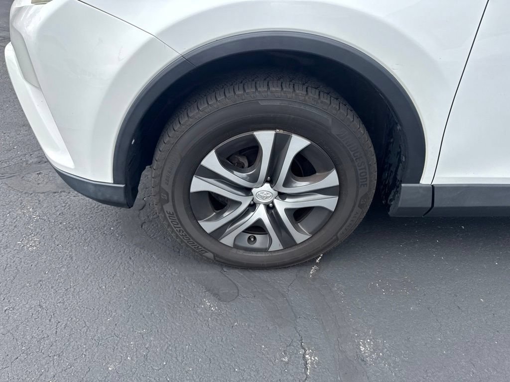Used 2016 Toyota RAV4 LE AWD/4WD image 15