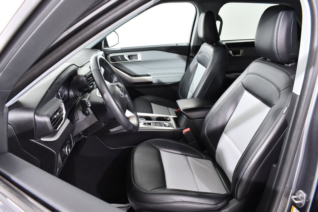 Used 2023 Ford Explorer XLT w/ Equipment Group 202A image 6