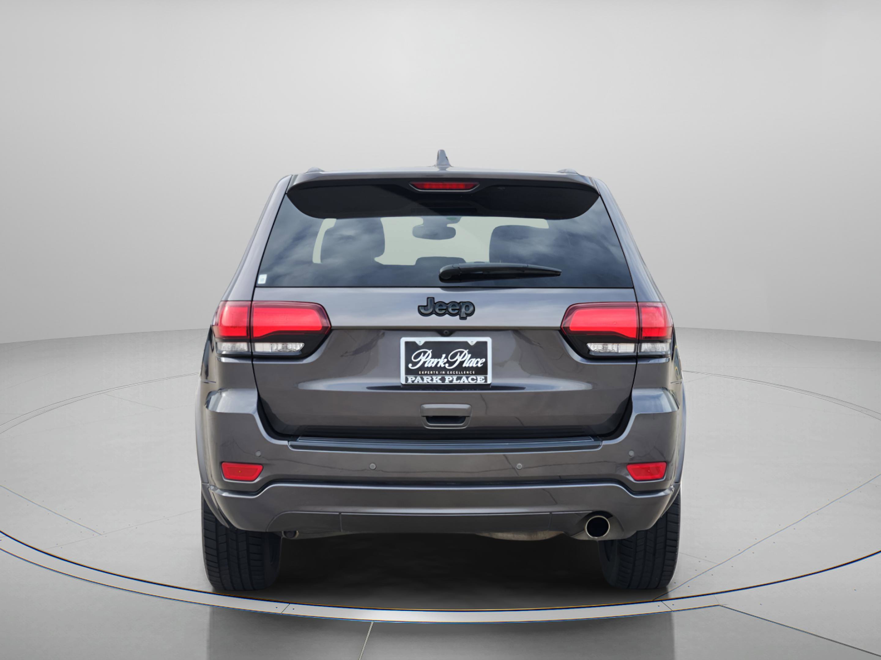 Used 2019 Jeep Grand Cherokee Altitude image 4